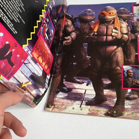Teenage Mutant Ninja Turtles 2 Official Magazine Movie / 1991 - Picture 3 of 4